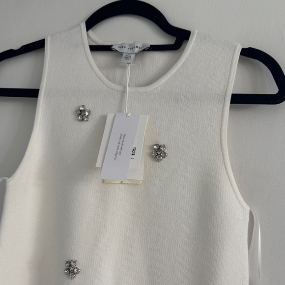 Elegant White Midi Dress with Floral Details - Picture 2 of 4